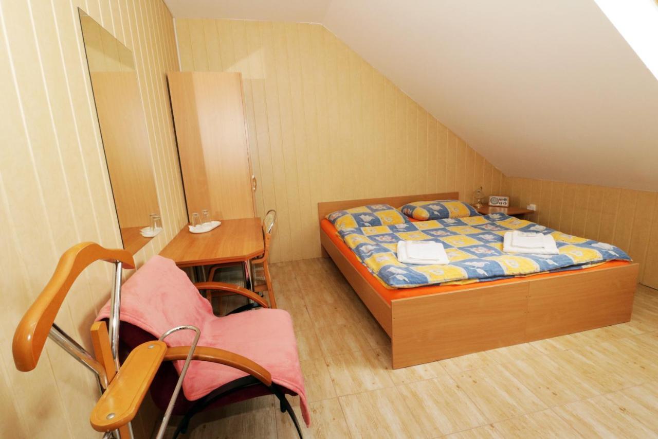Penzion Hůrka Hotel Dolni Libchavy Bagian luar foto