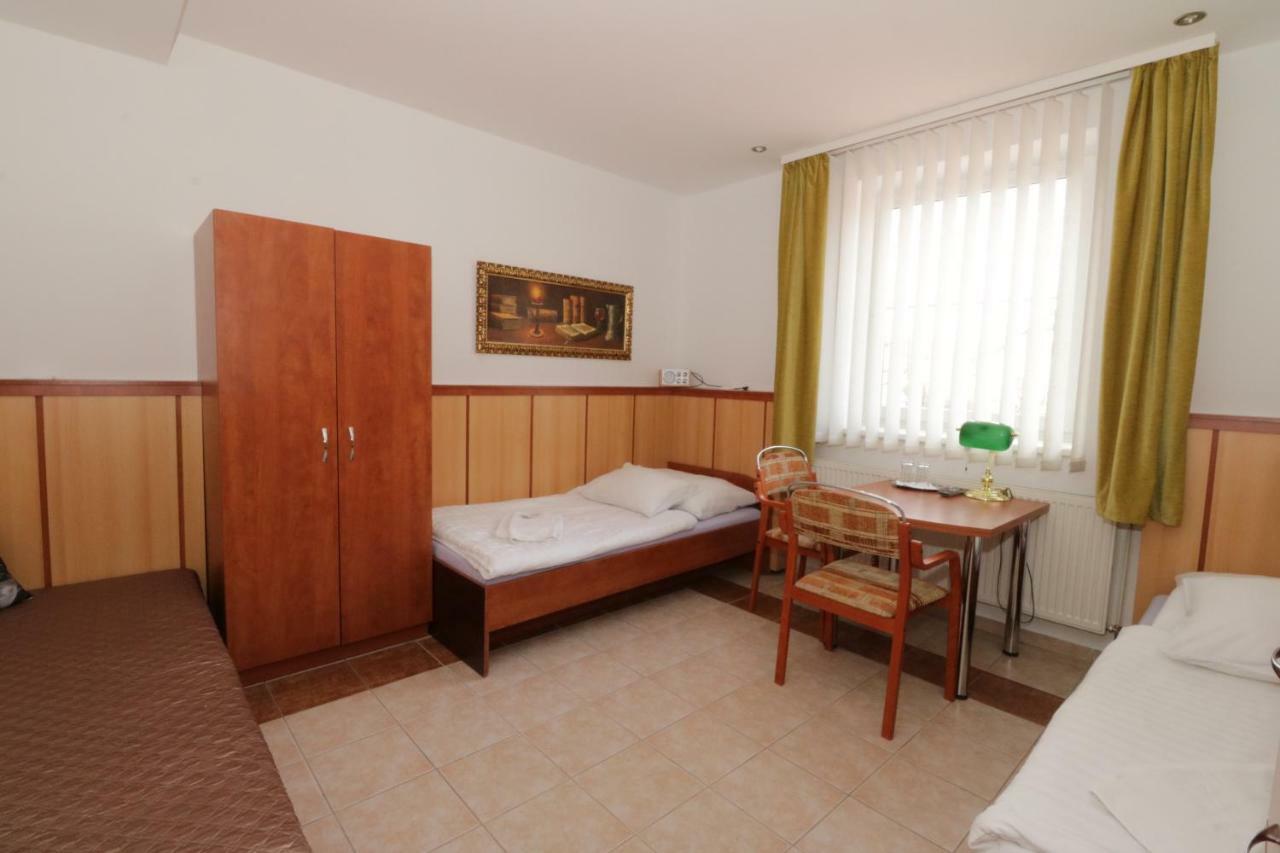 Penzion Hůrka Hotel Dolni Libchavy Bagian luar foto