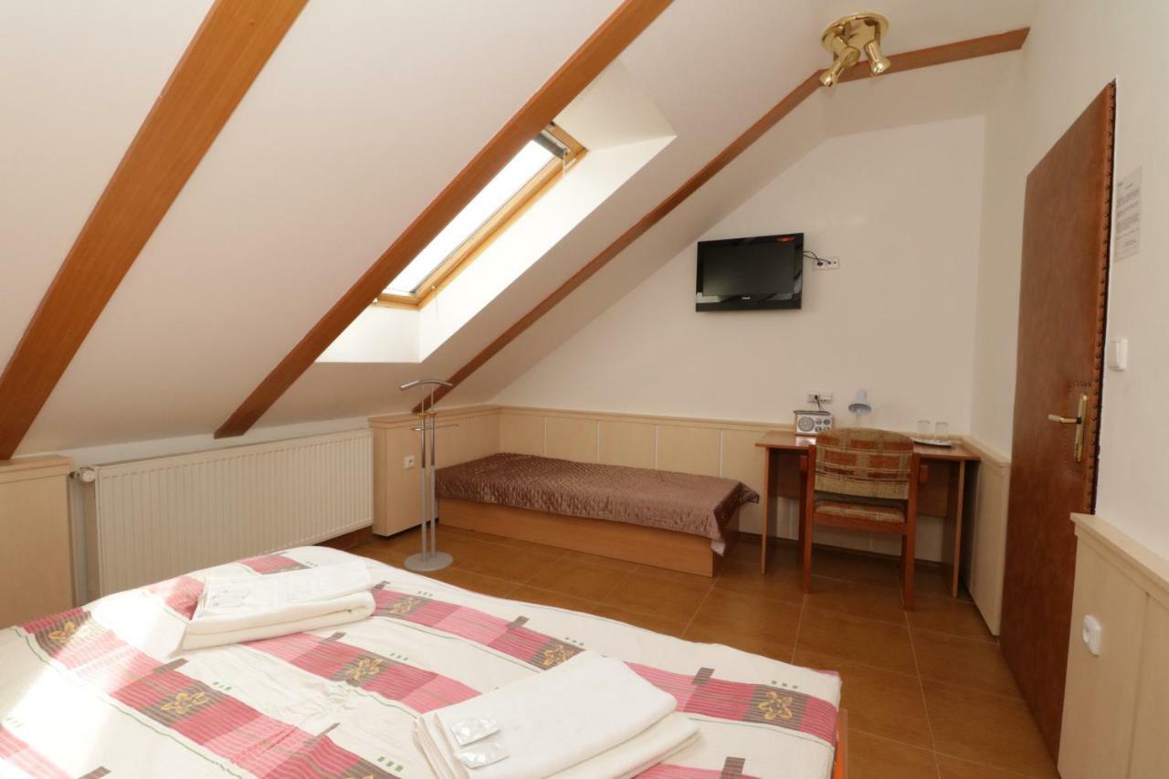 Penzion Hůrka Hotel Dolni Libchavy Bagian luar foto