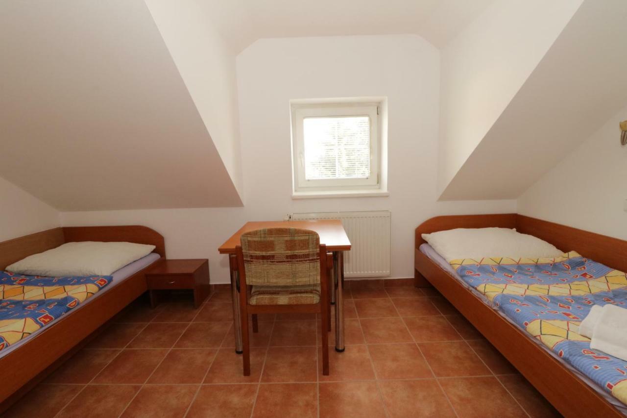 Penzion Hůrka Hotel Dolni Libchavy Bagian luar foto
