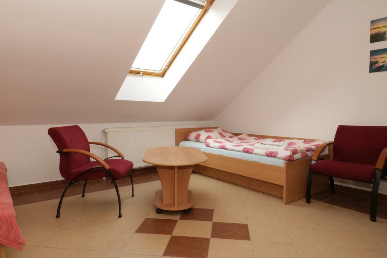 Penzion Hůrka Hotel Dolni Libchavy Bagian luar foto