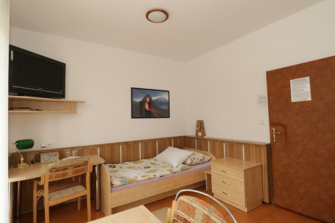 Penzion Hůrka Hotel Dolni Libchavy Bagian luar foto