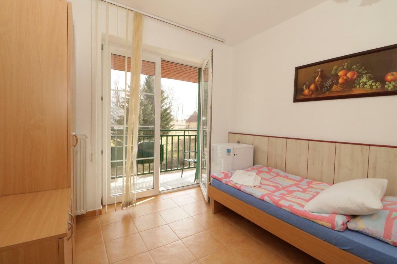 Penzion Hůrka Hotel Dolni Libchavy Bagian luar foto