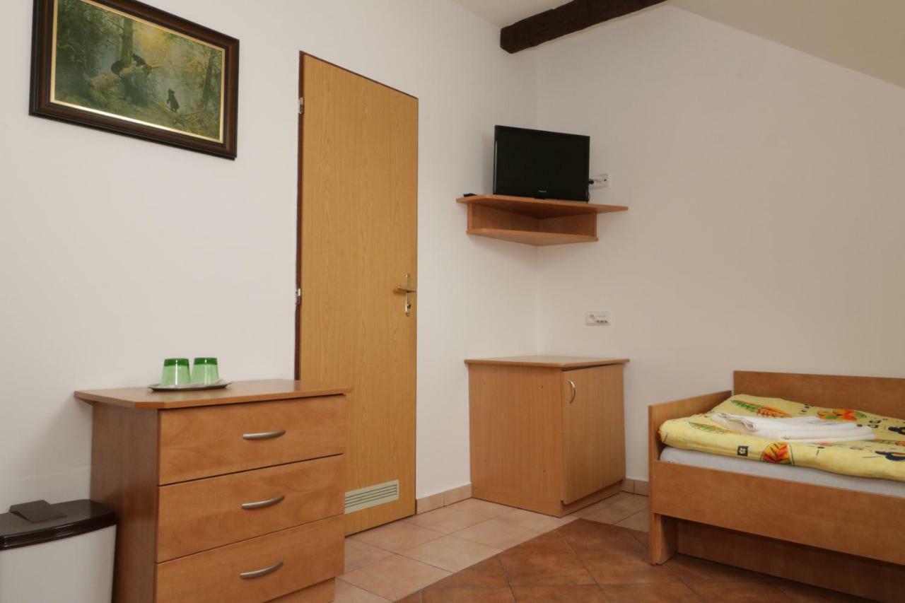 Penzion Hůrka Hotel Dolni Libchavy Bagian luar foto