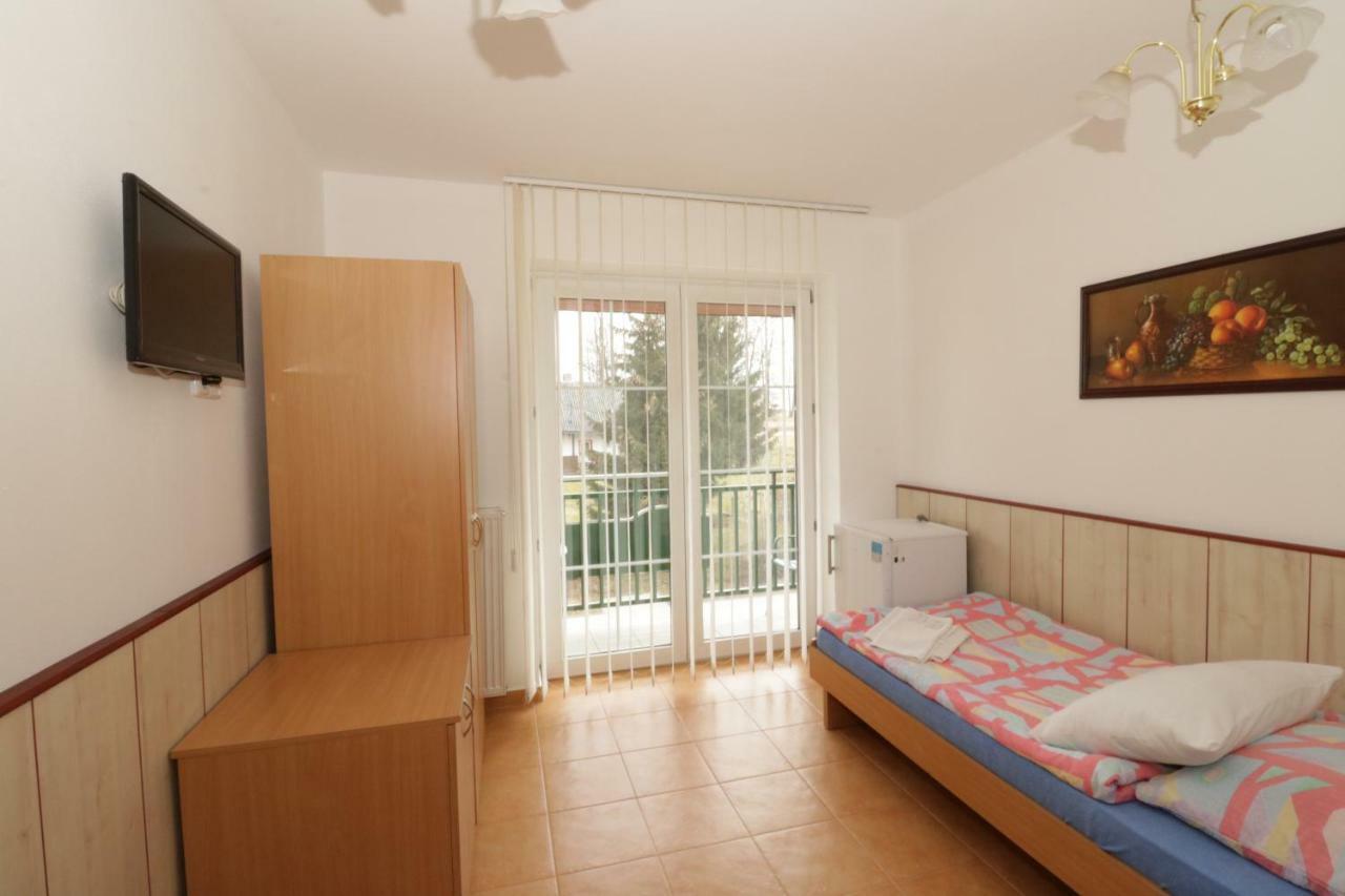 Penzion Hůrka Hotel Dolni Libchavy Bagian luar foto
