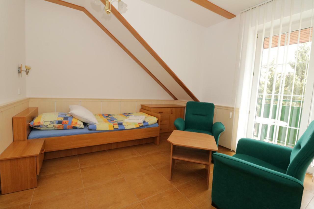 Penzion Hůrka Hotel Dolni Libchavy Bagian luar foto