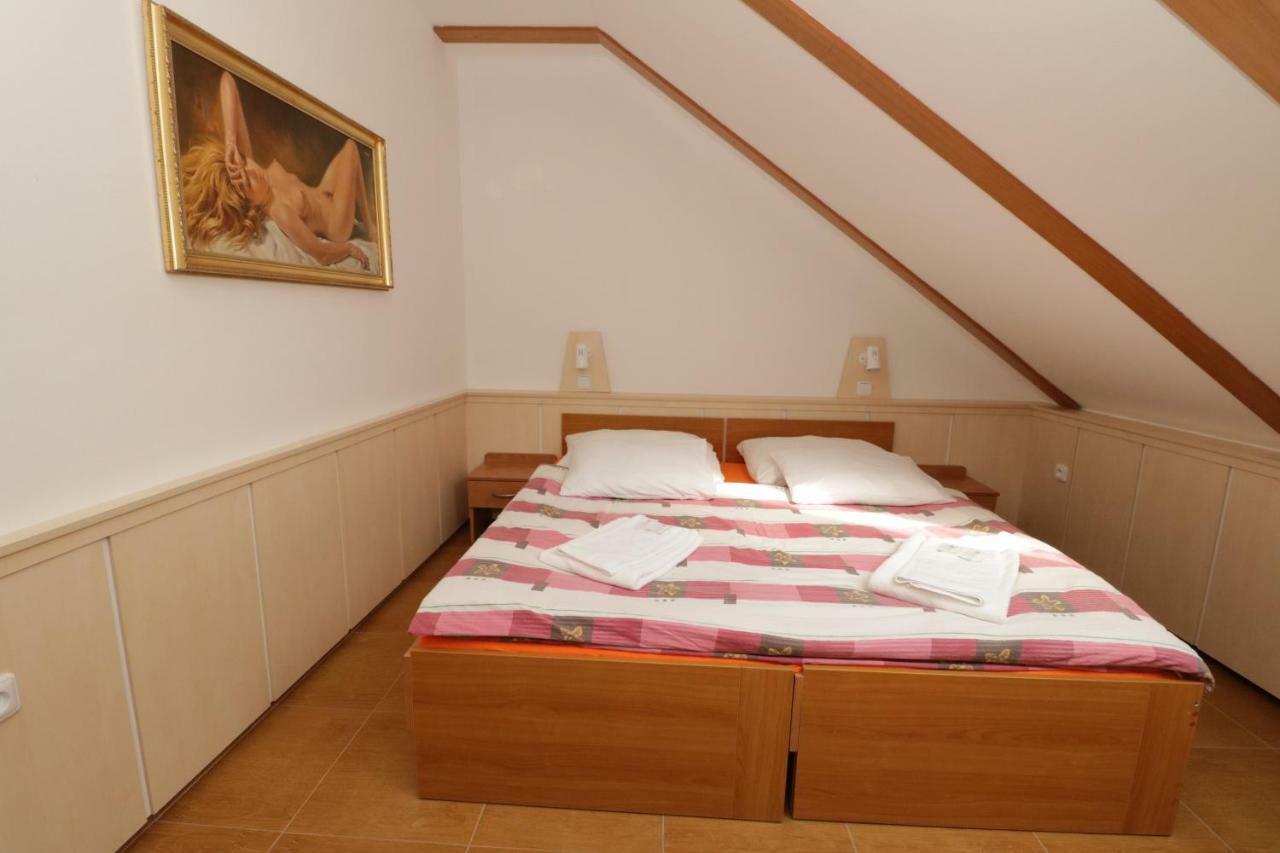 Penzion Hůrka Hotel Dolni Libchavy Bagian luar foto